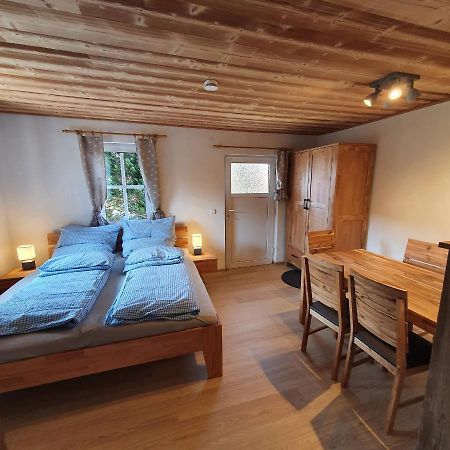 Alte Backstube - Ferienwohnung Huettenstube Und Ferienzimmer Auszeit Erkenbrechtsweiler Exterior photo