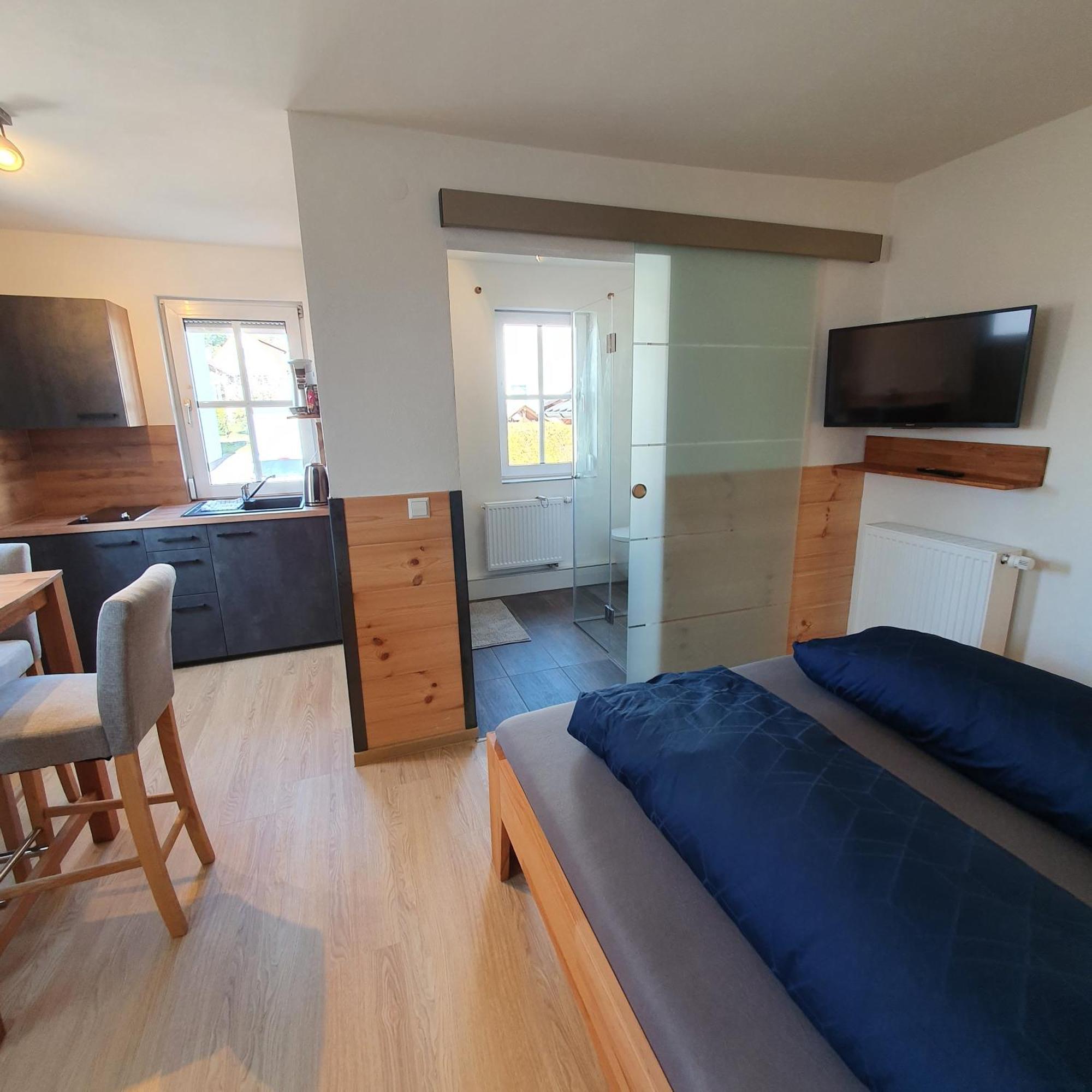 Alte Backstube - Ferienwohnung Huettenstube Und Ferienzimmer Auszeit Erkenbrechtsweiler Exterior photo