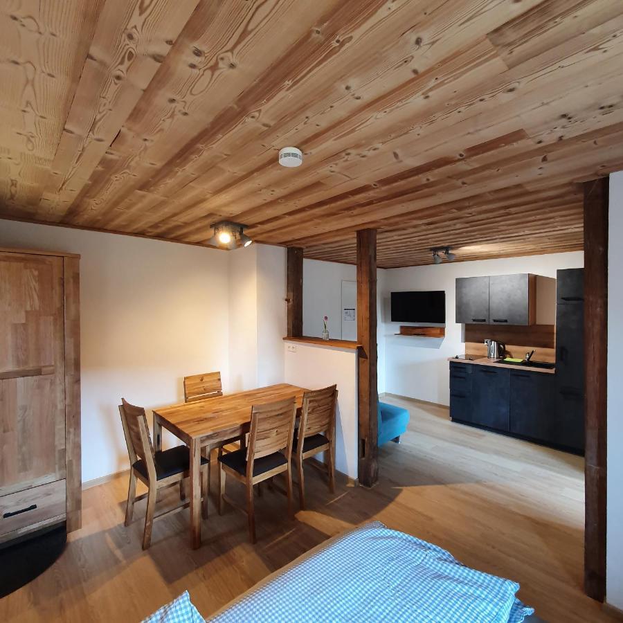 Alte Backstube - Ferienwohnung Huettenstube Und Ferienzimmer Auszeit Erkenbrechtsweiler Exterior photo