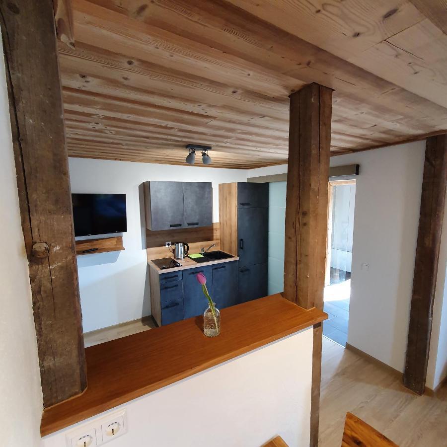 Alte Backstube - Ferienwohnung Huettenstube Und Ferienzimmer Auszeit Erkenbrechtsweiler Exterior photo
